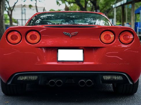 Used 2006 Chevrolet Corvette Coupe w/ Preferred Equipment Group RWD image 17