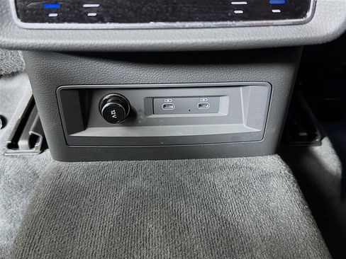 Used 2022 Audi Q8 Premium Plus image 29