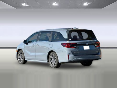 New 2026 Honda Odyssey Touring image 3