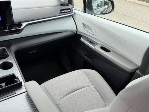 Certified 2025 Toyota Sienna LE w/ LE Plus Package AWD/4WD image 21