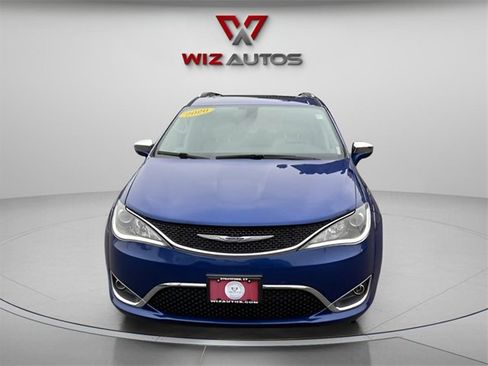 Used 2020 Chrysler Pacifica Limited image 2