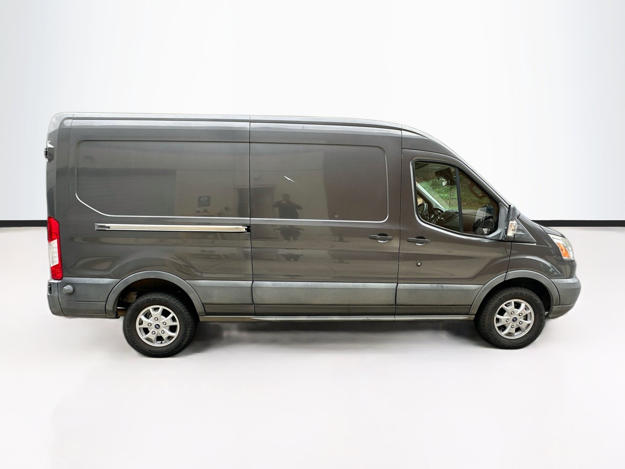 Used 2016 Ford Transit 250 148 Medium Roof w/ Exterior Upgrade Package RWD image 10