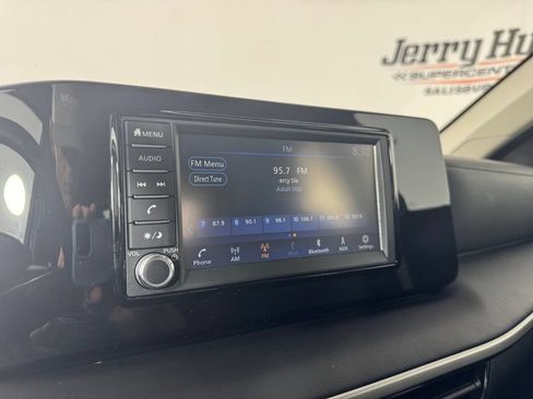 Used 2025 Nissan Kicks S AWD/4WD image 15
