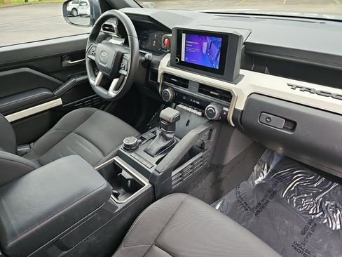 Used 2024 Toyota Tacoma TRD Off-Road AWD/4WD image 14
