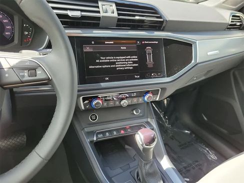 New 2025 Audi Q3 2.0T Premium image 16