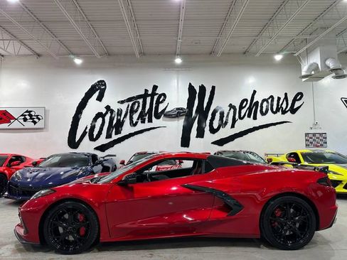 Used 2022 Chevrolet Corvette Stingray Premium Conv w/ Z51 Performance Package RWD image 2