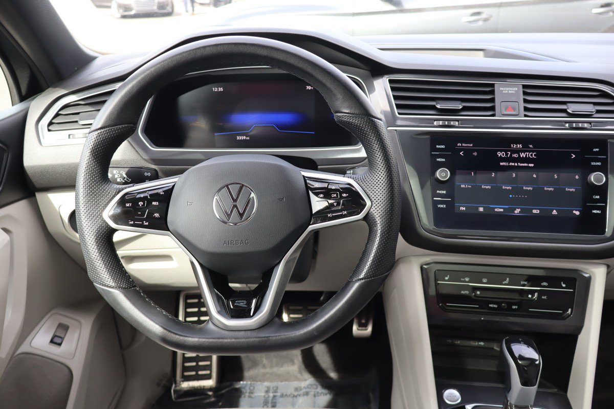 Used 2024 Volkswagen Tiguan SE R-Line AWD/4WD image 14