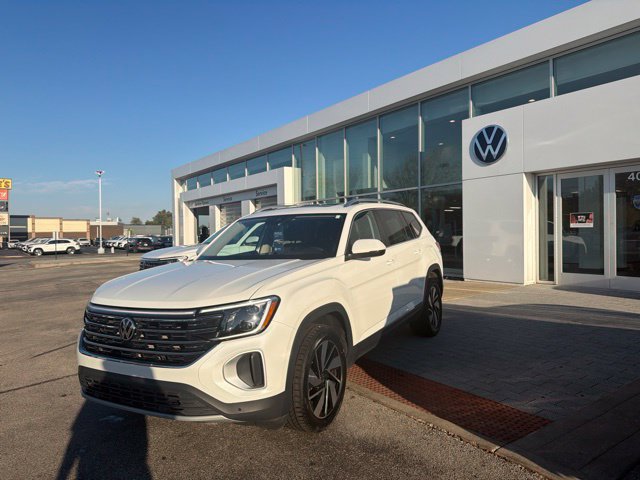 Used 2024 Volkswagen Atlas SEL AWD/4WD image 1