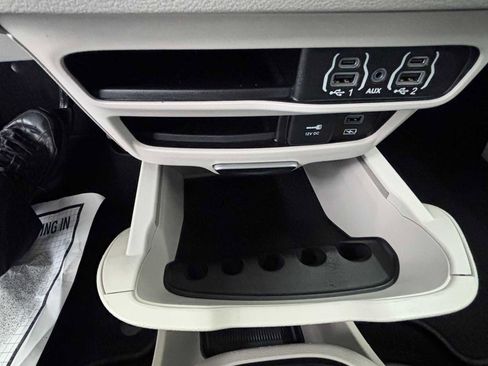 Used 2022 Chrysler Pacifica Touring-L FWD image 26