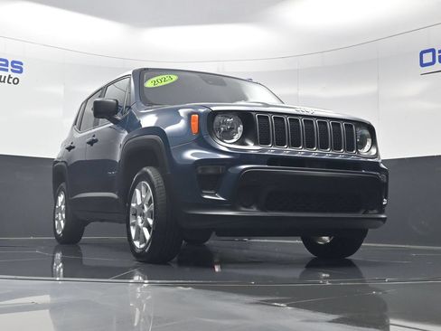 Used 2023 Jeep Renegade Latitude AWD/4WD image 37