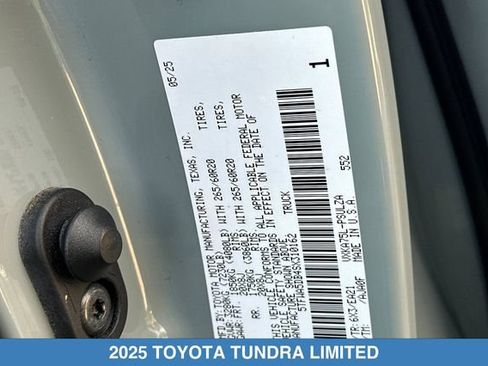 Used 2025 Toyota Tundra Limited AWD/4WD image 31