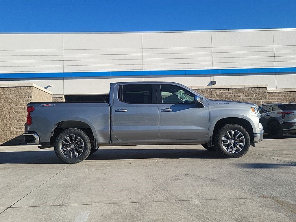 Used 2024 Chevrolet Silverado 1500 LT AWD/4WD image 9