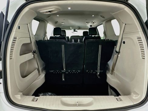 Used 2024 Chrysler Pacifica Touring-L FWD image 30