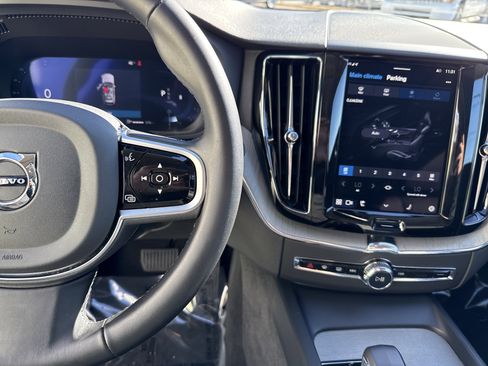 Used 2025 Volvo XC60 B5 Plus image 20