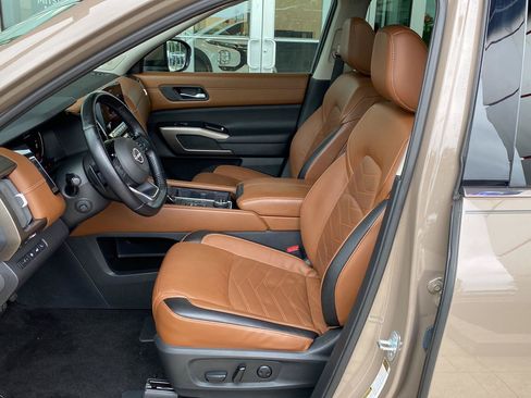 Certified 2023 Nissan Pathfinder Platinum w/ Cargo Package AWD/4WD image 14