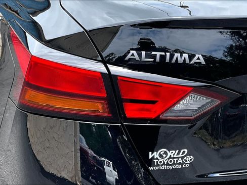 Used 2024 Nissan Altima 2.5 SV FWD image 29