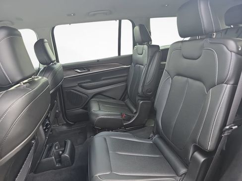 Used 2023 Jeep Grand Cherokee L Limited w/ Luxury Tech Group II AWD/4WD image 15