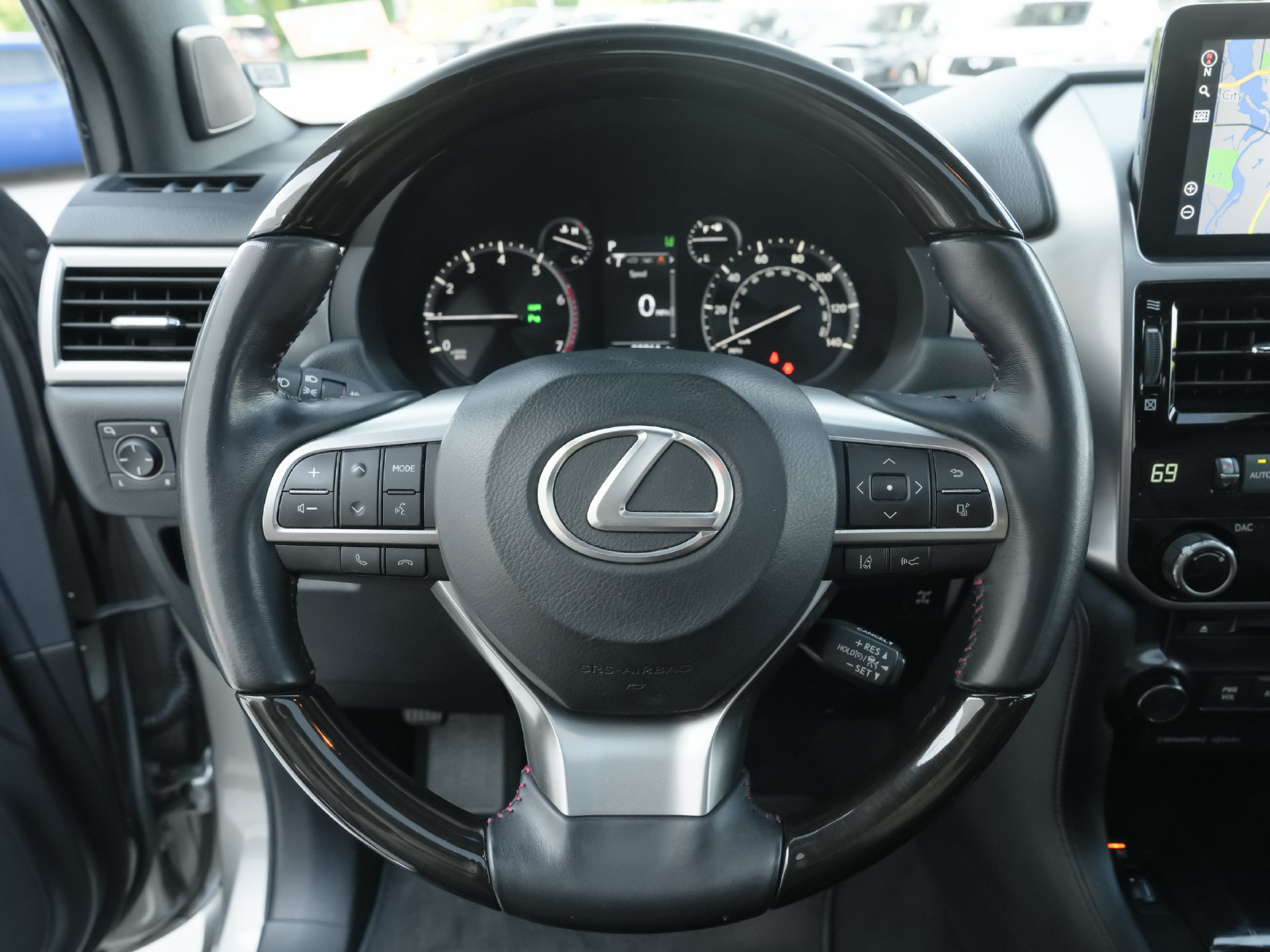 Used 2022 Lexus GX 460 Premium w/ Accessory Package AWD/4WD image 9