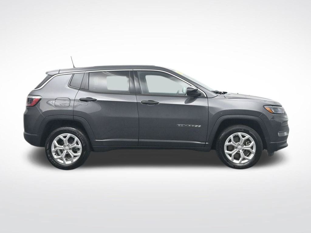 Used 2024 Jeep Compass Sport AWD/4WD image 4