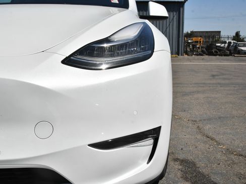 Used 2023 Tesla Model Y Long Range AWD/4WD image 11