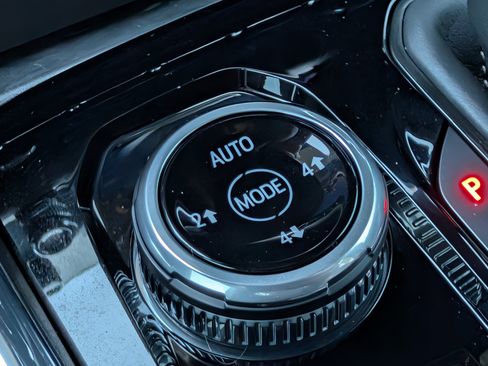 Used 2024 GMC Canyon Denali image 31