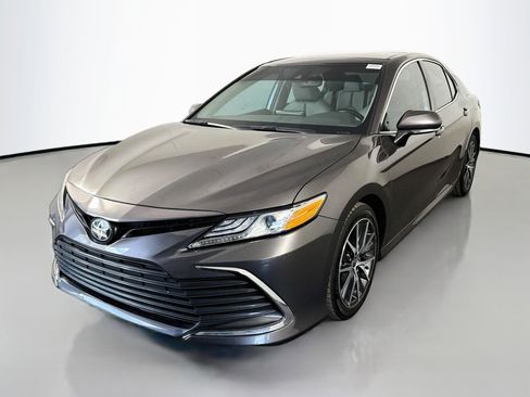 Used 2024 Toyota Camry XLE FWD image 4