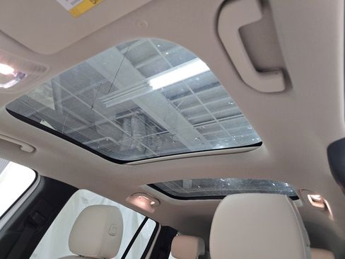 Used 2022 Mercedes-Benz GLB 250 4MATIC image 3