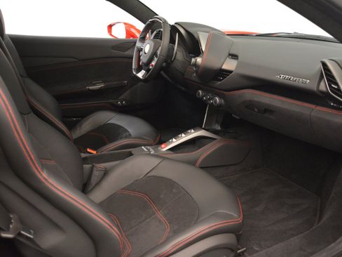 Certified 2018 Ferrari 488 GTB RWD image 17