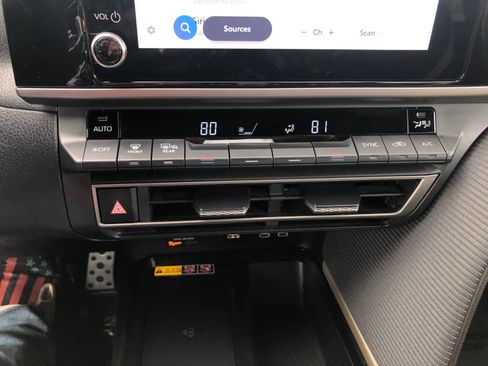 Certified 2025 Toyota Camry SE image 17