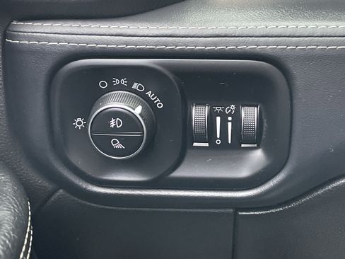 Used 2019 RAM 2500 Limited image 36