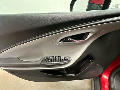 Used 2013 Chevrolet Volt w/ Enhanced Safety Package 2 FWD image 18