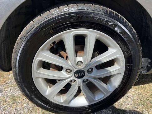 Used 2018 Kia Soul + FWD image 13