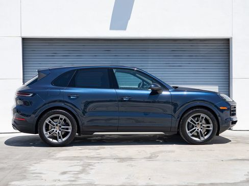 Certified 2026 Porsche Cayenne AWD/4WD image 8