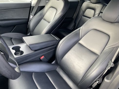 Used 2022 Tesla Model Y Performance image 30