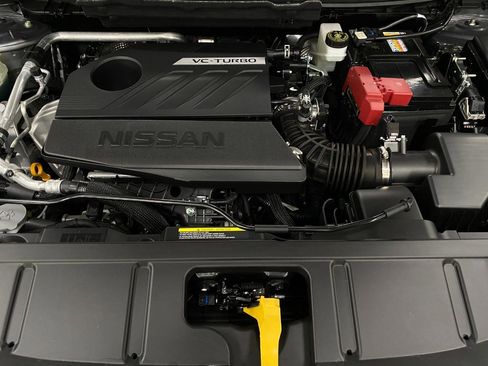 Used 2025 Nissan Rogue Platinum image 12