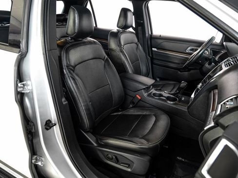 Used 2019 Ford Explorer Limited w/ Class III Trailer Tow Package FWD image 35