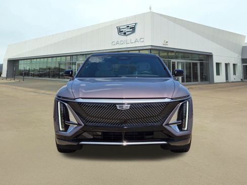 Certified 2024 Cadillac Lyriq Luxury AWD/4WD image 2