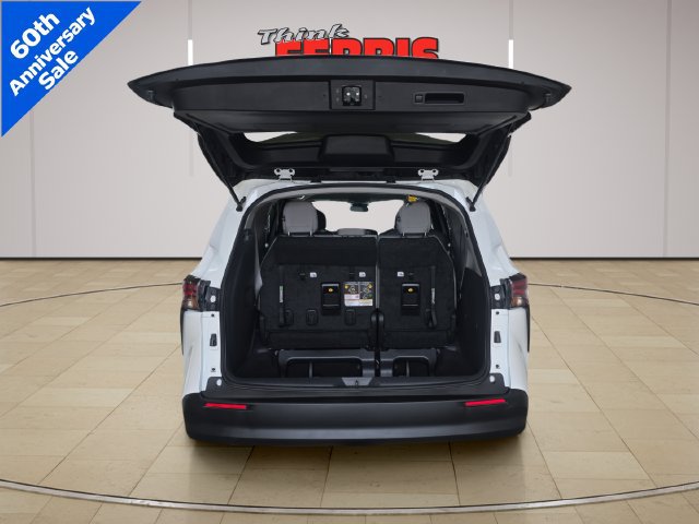 Used 2024 Toyota Sienna LE FWD image 9