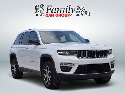Used 2025 Jeep Grand Cherokee Limited RWD image 2