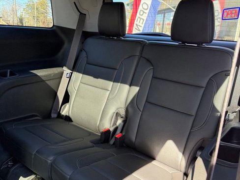 Used 2021 GMC Acadia SLT w/ Preferred Package image 12