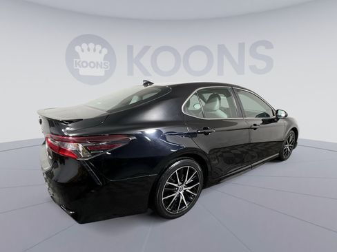 Used 2022 Toyota Camry SE FWD image 11