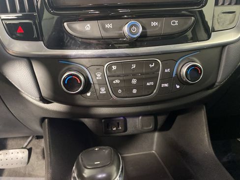 Used 2019 Chevrolet Traverse LT w/ LT Premium Package FWD image 21