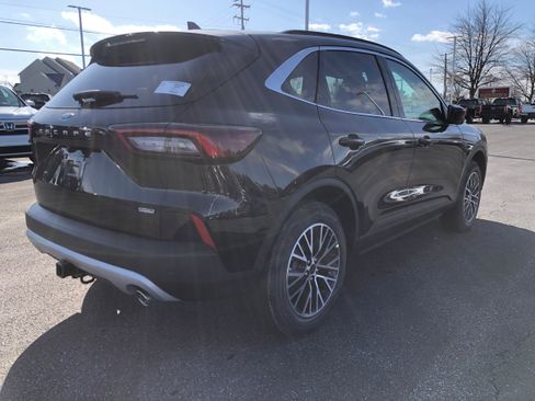 New 2025 Ford Escape SE w/ Class II Trailer Tow Package FWD image 5