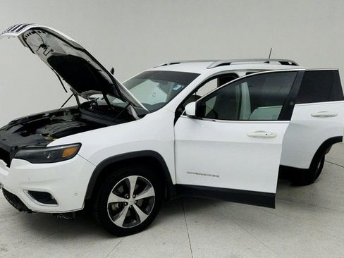 Used 2019 Jeep Cherokee Limited w/ Luxury Group FWD image 11