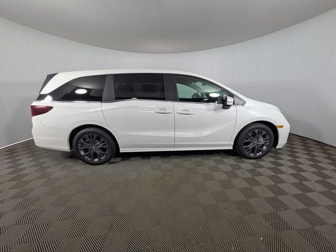 New 2026 Honda Odyssey Touring image 2