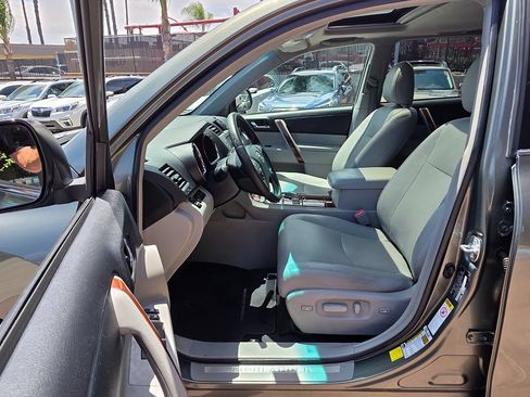 Used 2012 Toyota Highlander Limited w/ Tow Pkg FWD image 18