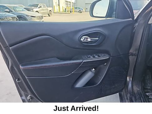 Used 2014 Jeep Cherokee Trailhawk w/ Comfort/Convenience Group image 15