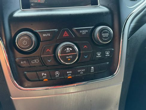 Used 2019 Jeep Grand Cherokee Laredo AWD/4WD image 23