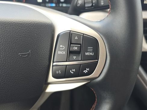 Used 2025 Ford Explorer Active RWD image 38
