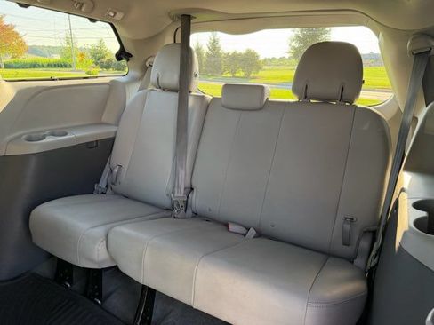 Used 2016 Toyota Sienna XLE Premium AWD/4WD image 23